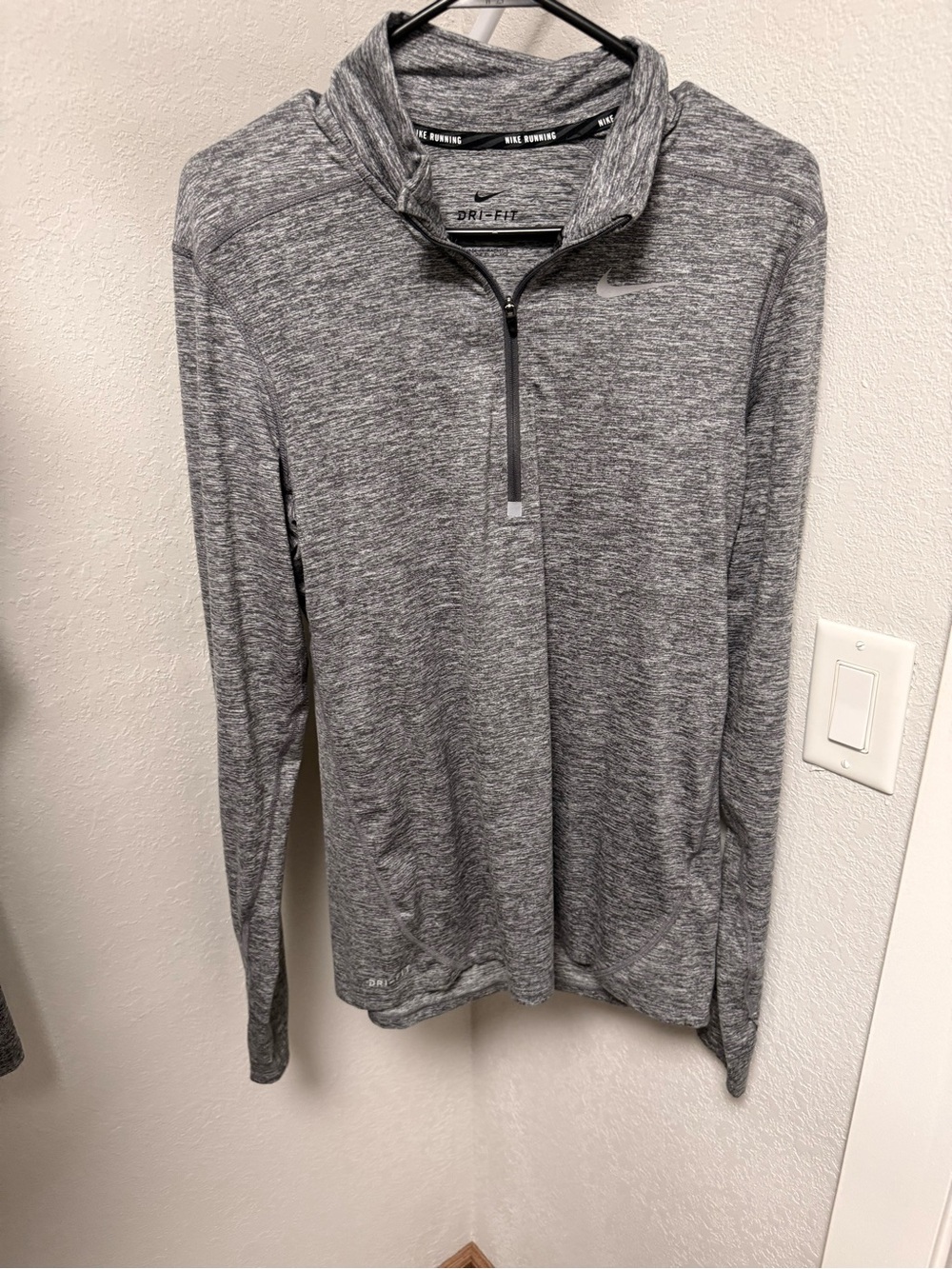 Men’s Nike Running Dri-FIT Men's Gray Quarter-Zip - Small